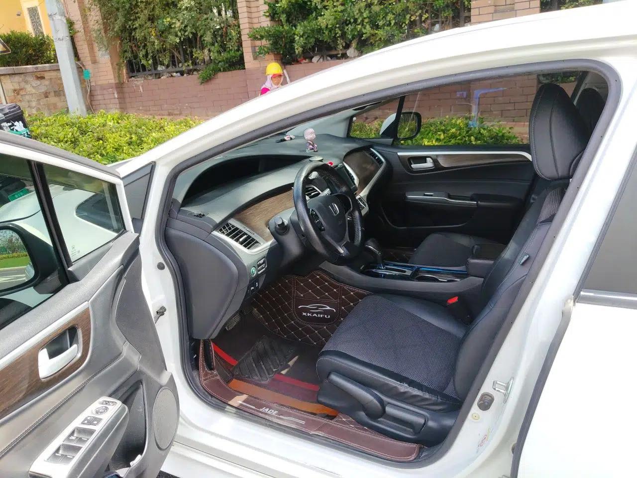 Honda Jade 2014 1.8L Automatic Comfort Elite Version 5 Seats — миниатюра 16
