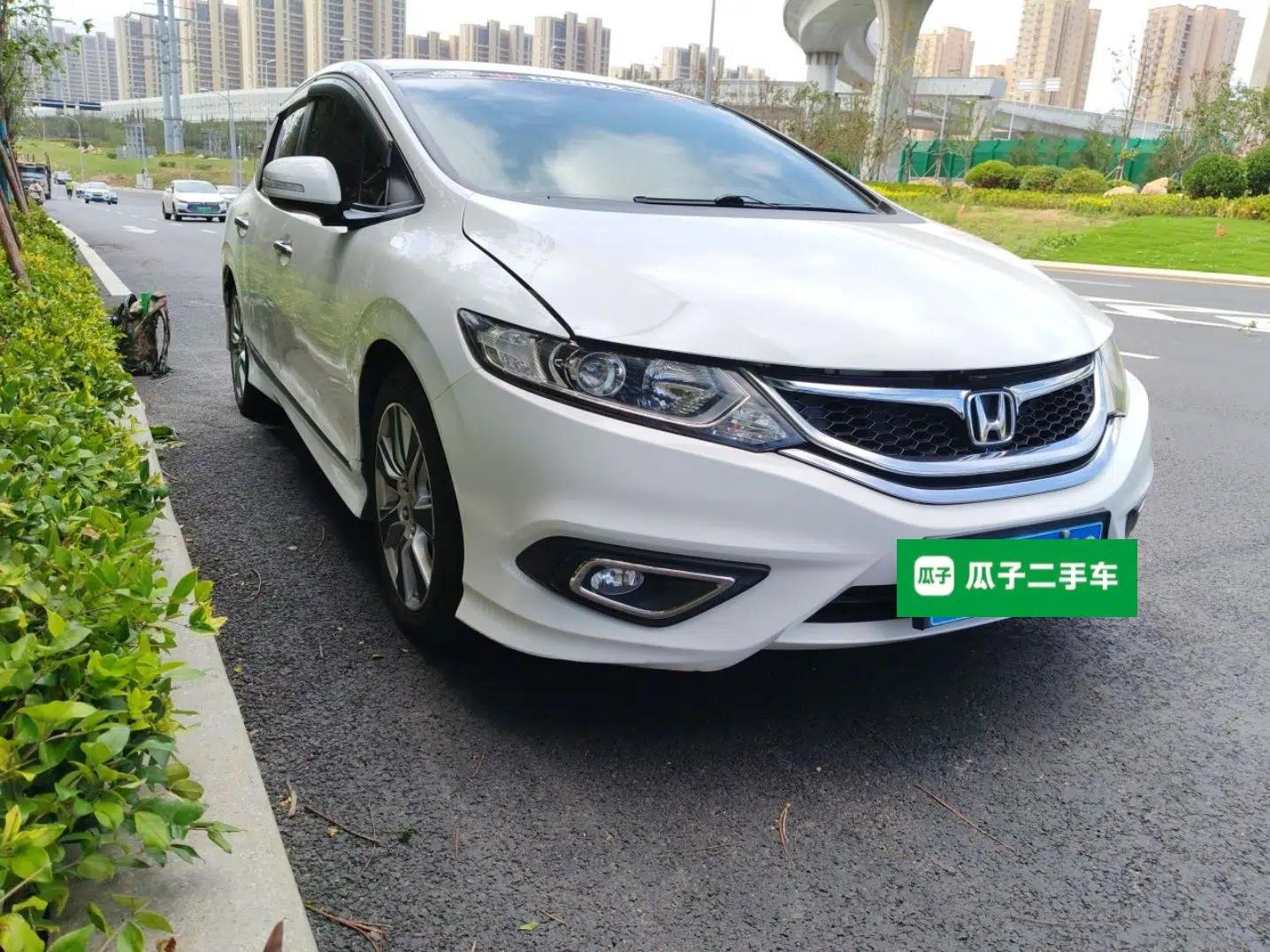 Honda Jade 2014 1.8L Automatic Comfort Elite Version 5 Seats — миниатюра 3