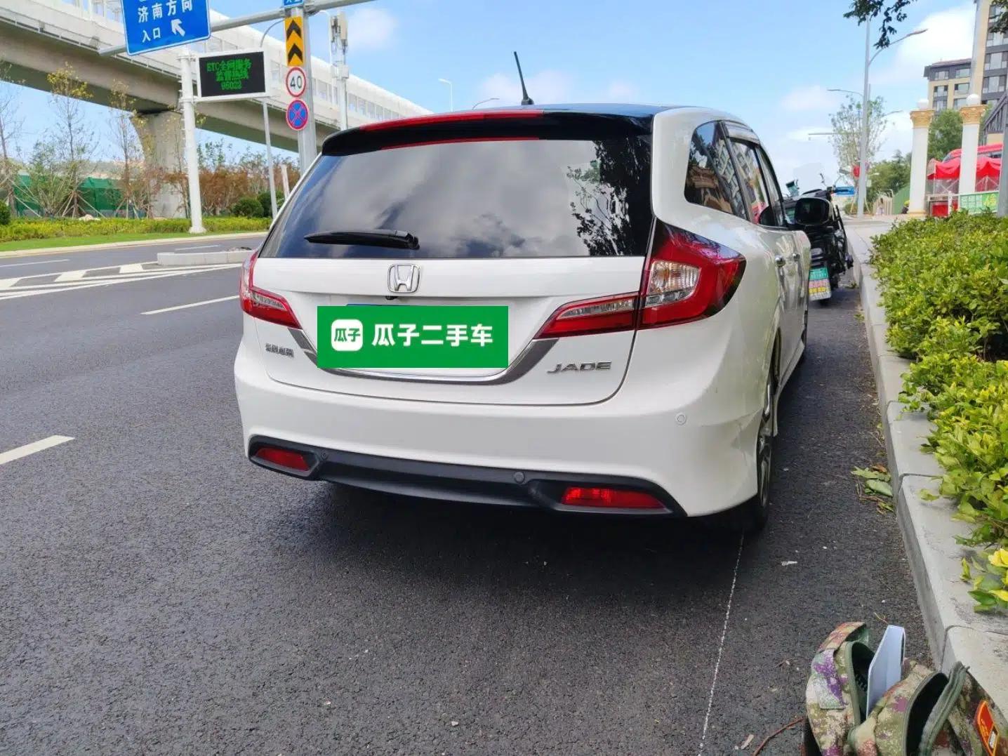 Honda Jade 2014 1.8L Automatic Comfort Elite Version 5 Seats — миниатюра 6