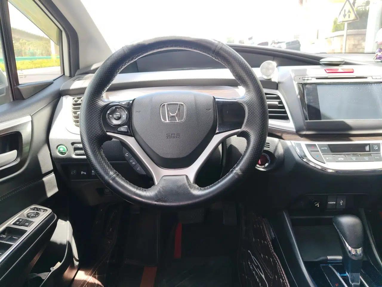 Honda Jade 2014 1.8L Automatic Comfort Elite Version 5 Seats — миниатюра 10