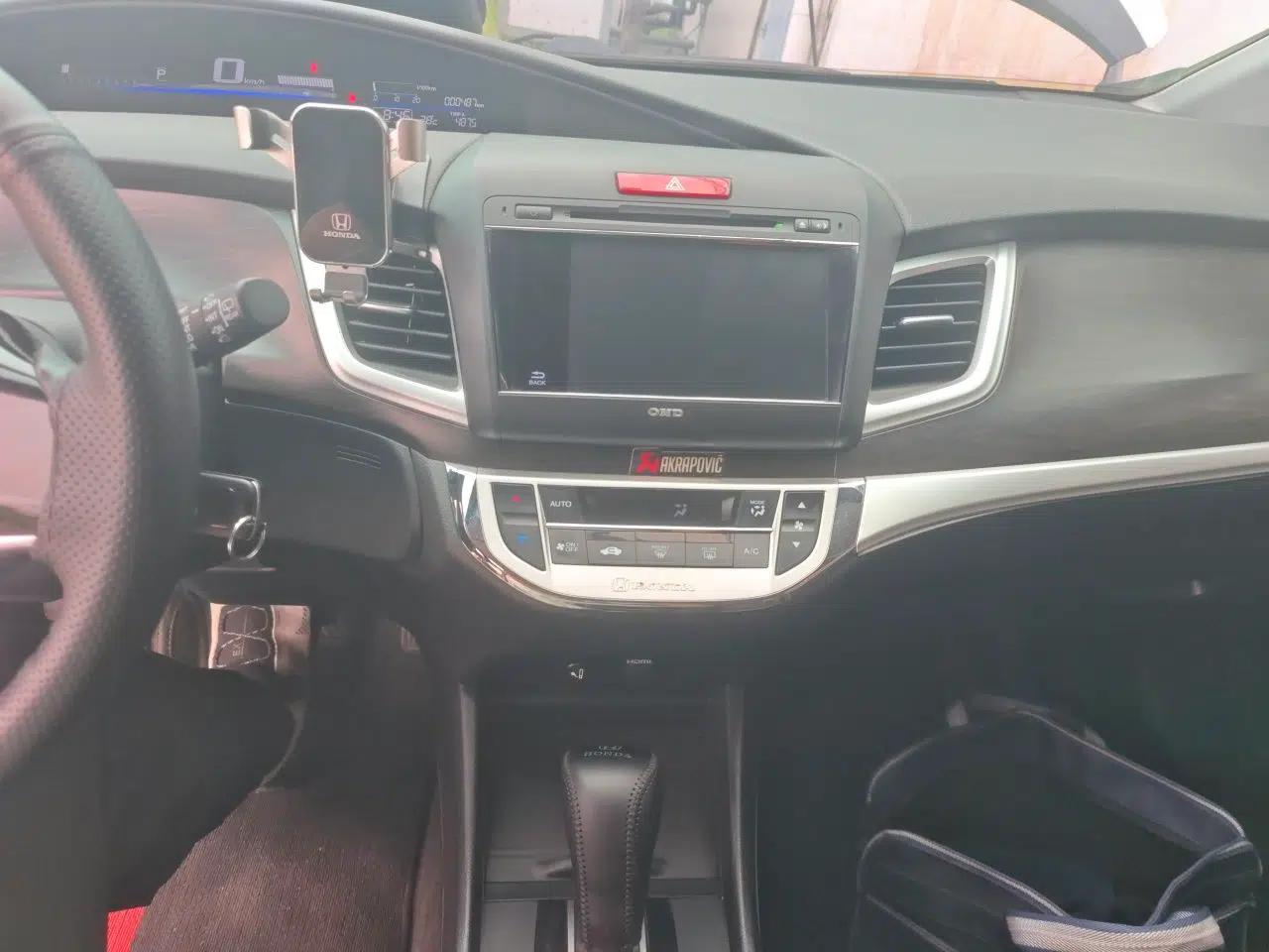 Honda Jade 2014 1.8L Automatic Comfort Elite Version 5 Seats — миниатюра 13