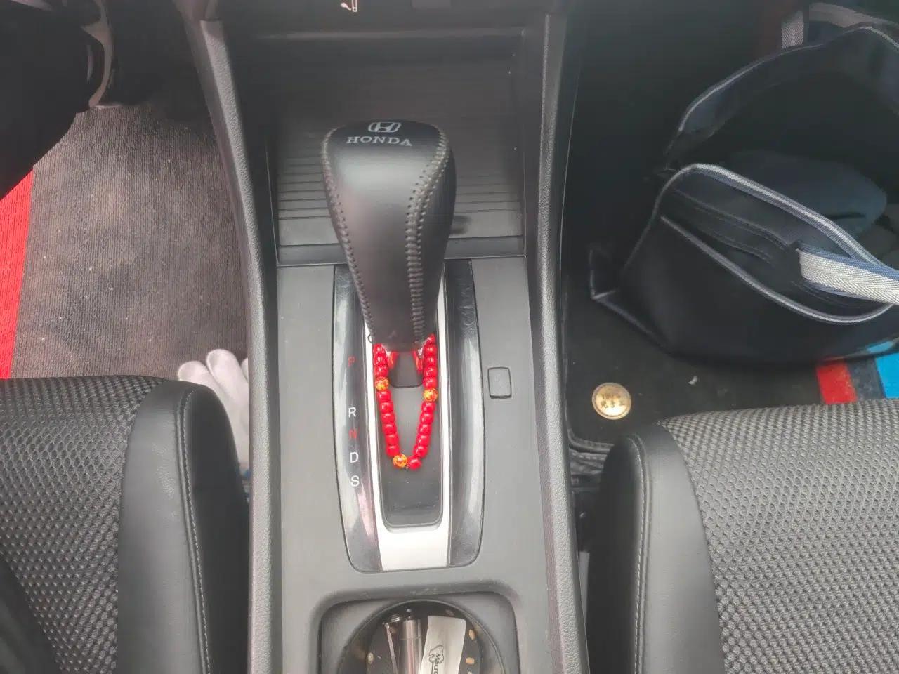 Honda Jade 2014 1.8L Automatic Comfort Elite Version 5 Seats — миниатюра 14