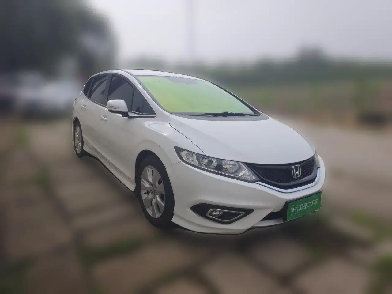 Honda Jade 2014 1.8L Automatic Comfort Elite Version 5 Seats — миниатюра 3