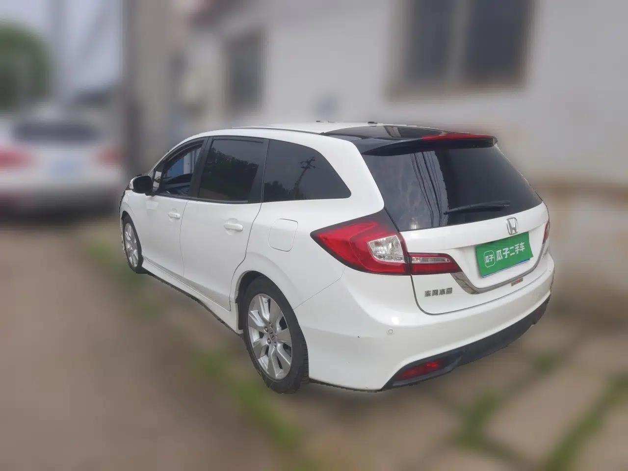 Honda Jade 2014 1.8L Automatic Comfort Elite Version 5 Seats — миниатюра 4