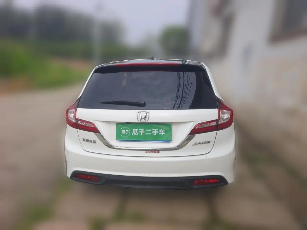 Honda Jade 2014 1.8L Automatic Comfort Elite Version 5 Seats — миниатюра 5