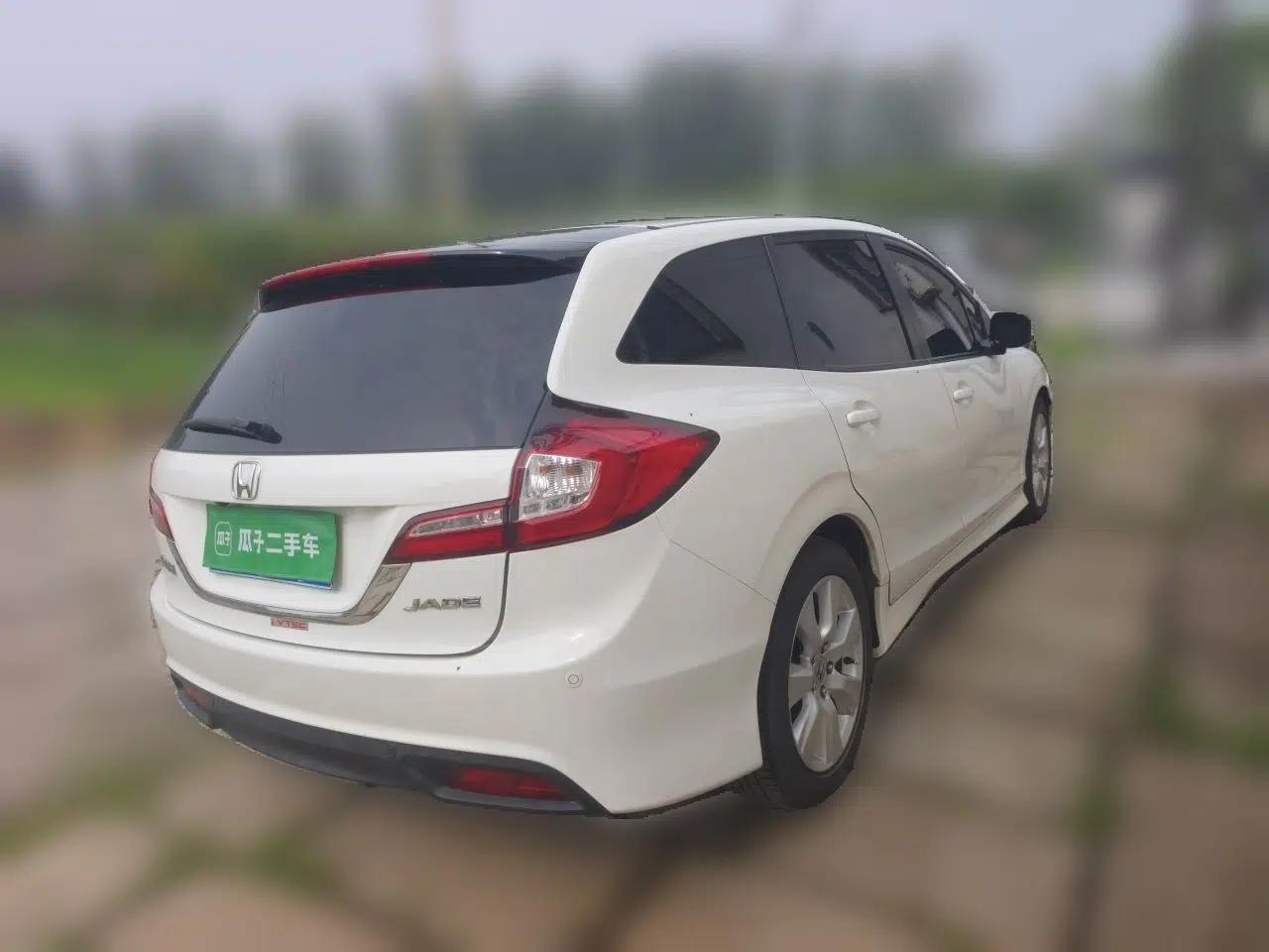 Honda Jade 2014 1.8L Automatic Comfort Elite Version 5 Seats — миниатюра 6