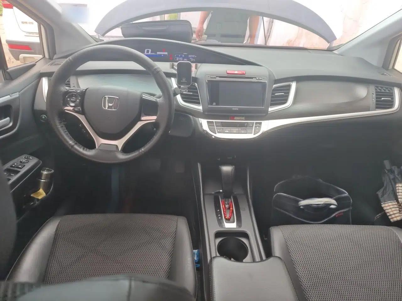 Honda Jade 2014 1.8L Automatic Comfort Elite Version 5 Seats — миниатюра 9