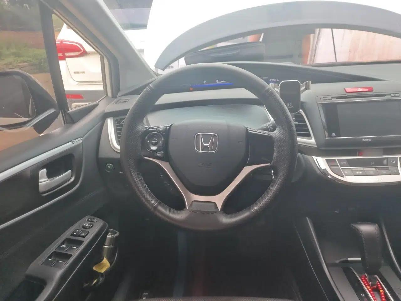 Honda Jade 2014 1.8L Automatic Comfort Elite Version 5 Seats — миниатюра 10
