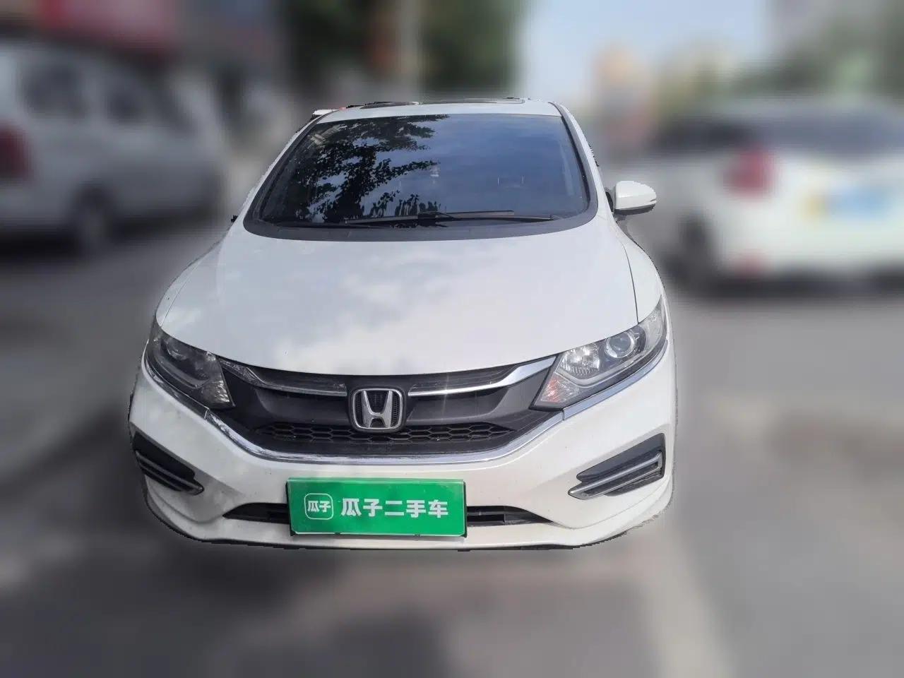 Honda Jade 2017 1.8L automatic Comfort version 5 seats — миниатюра 2