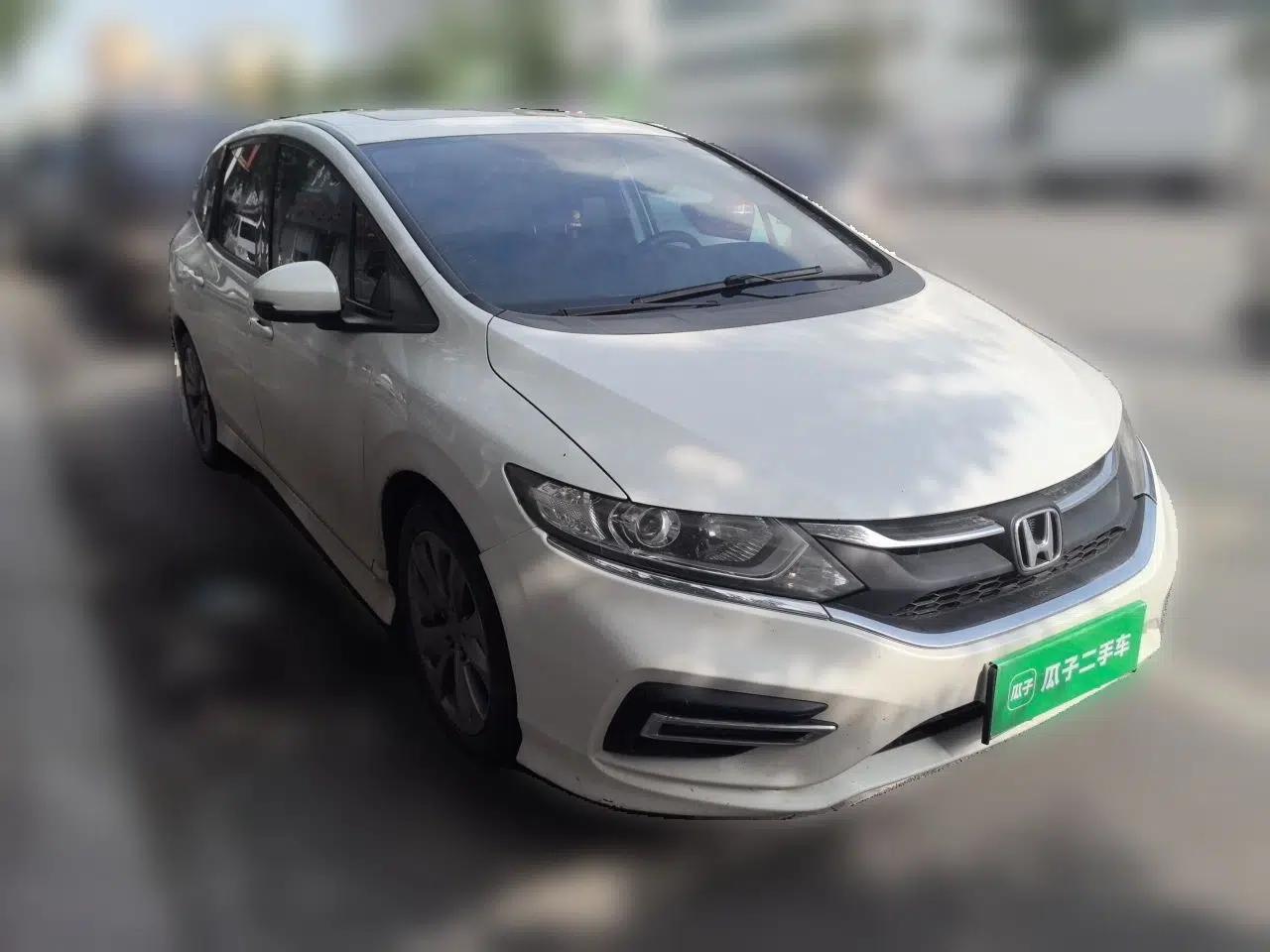 Honda Jade 2017 1.8L automatic Comfort version 5 seats — миниатюра 3