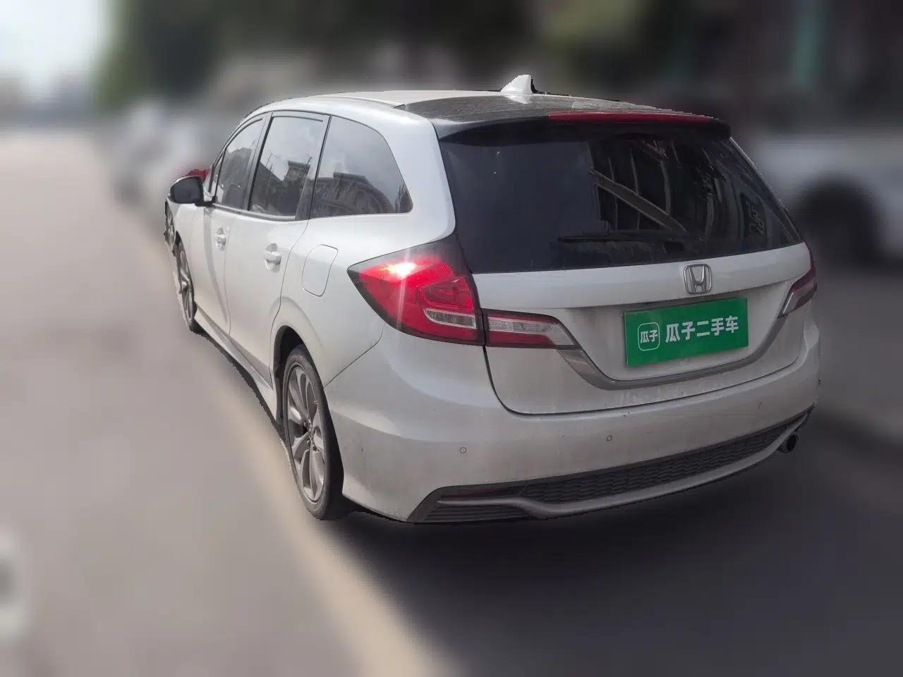 Honda Jade 2017 1.8L automatic Comfort version 5 seats — миниатюра 4