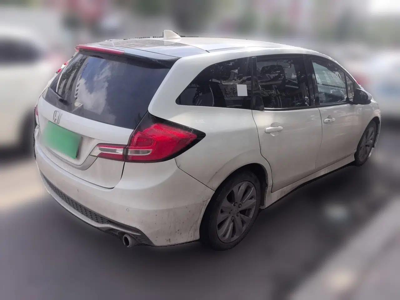 Honda Jade 2017 1.8L automatic Comfort version 5 seats — миниатюра 6