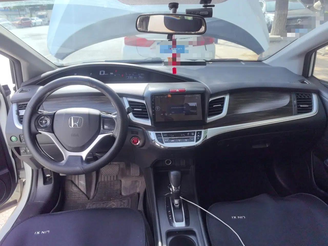 Honda Jade 2017 1.8L automatic Comfort version 5 seats — миниатюра 9