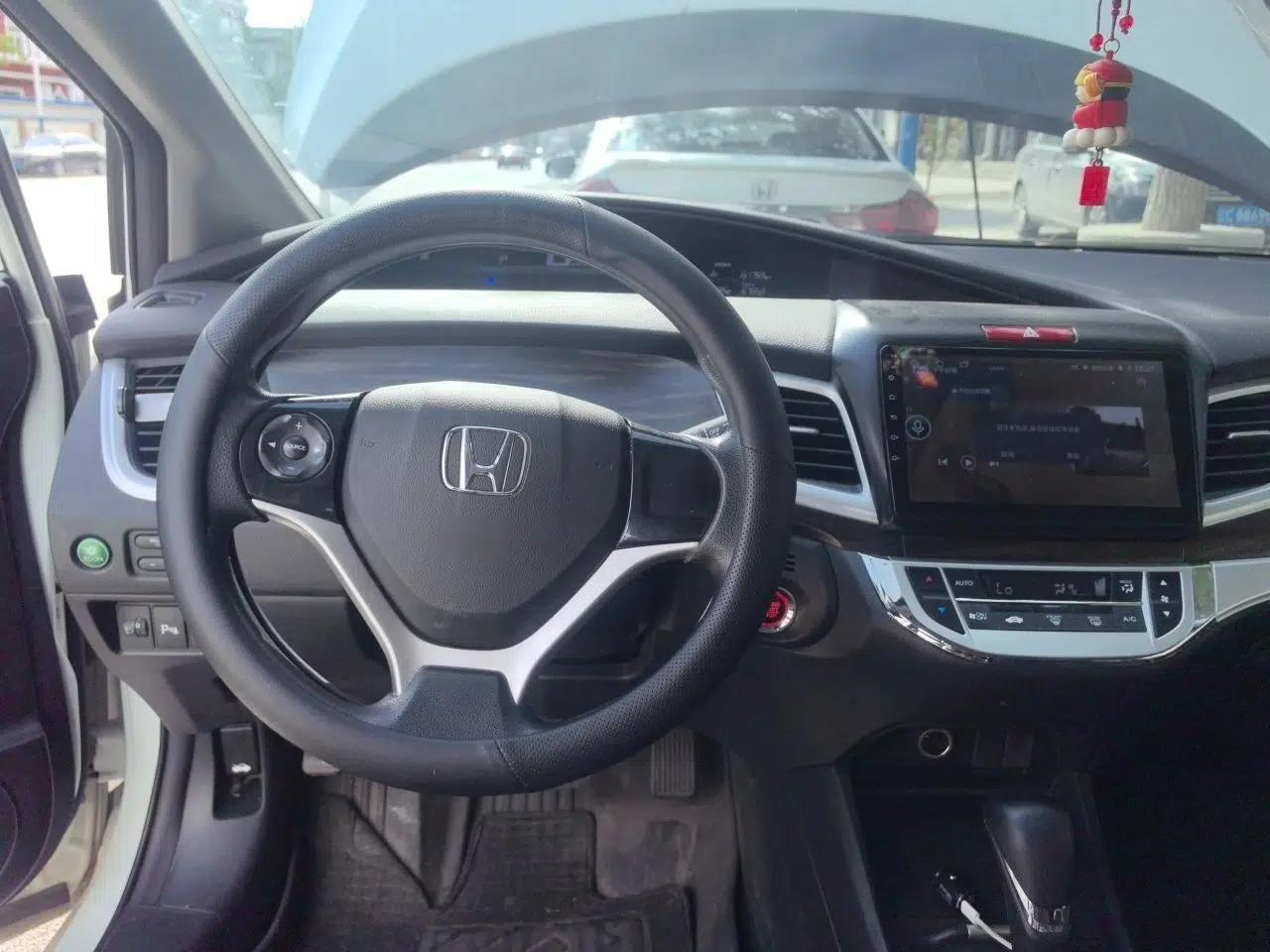 Honda Jade 2017 1.8L automatic Comfort version 5 seats — миниатюра 10