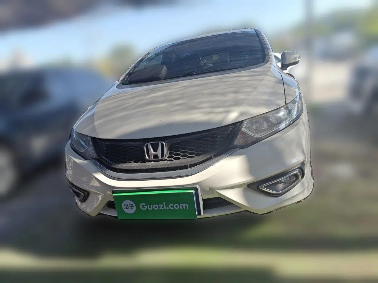Honda Jade 2016 1.8L Automatic Comfort Elite Version 5 Seats — миниатюра 2