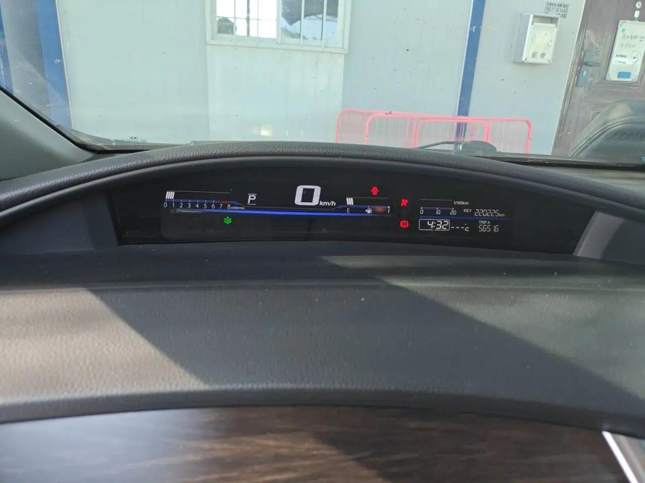 Honda Jade 2016 1.8L Automatic Comfort Elite Version 5 Seats — миниатюра 11
