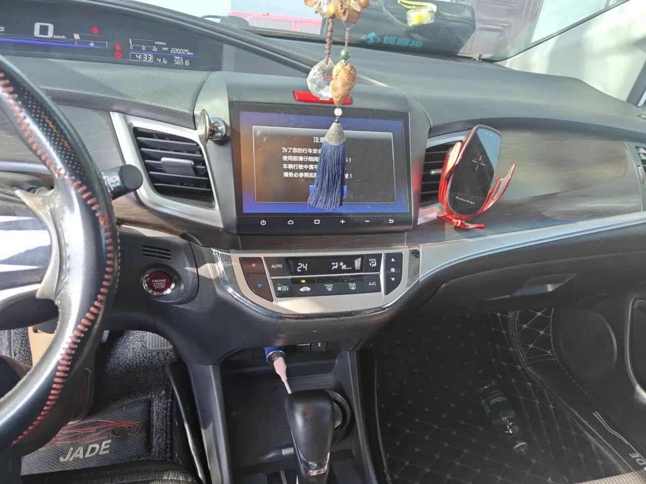 Honda Jade 2016 1.8L Automatic Comfort Elite Version 5 Seats — миниатюра 13