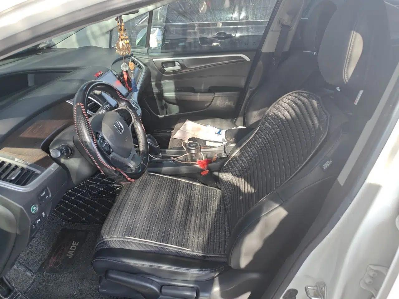 Honda Jade 2016 1.8L Automatic Comfort Elite Version 5 Seats — миниатюра 15