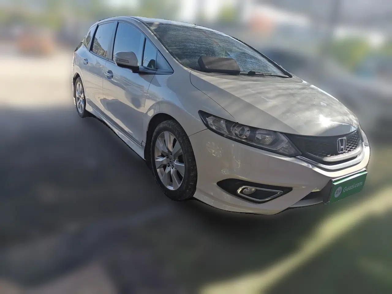Honda Jade 2016 1.8L Automatic Comfort Elite Version 5 Seats — миниатюра 3