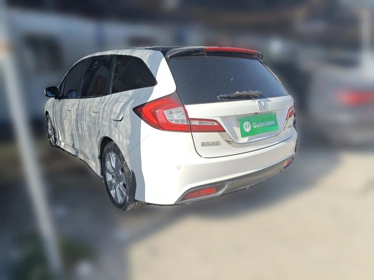 Honda Jade 2016 1.8L Automatic Comfort Elite Version 5 Seats — миниатюра 4
