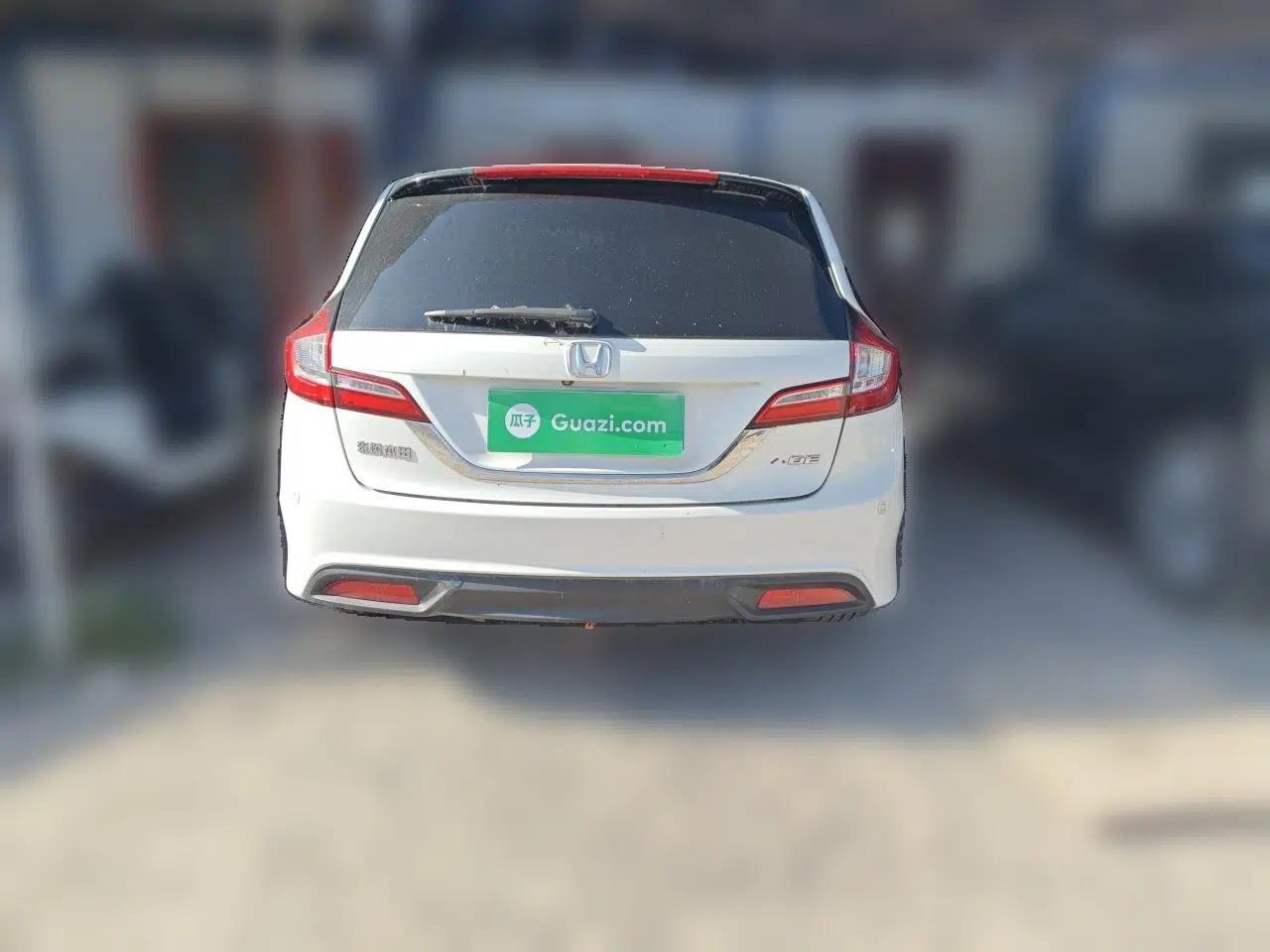 Honda Jade 2016 1.8L Automatic Comfort Elite Version 5 Seats — миниатюра 5
