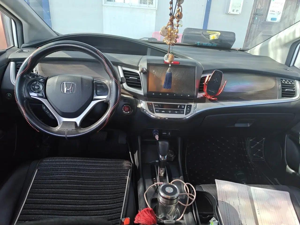 Honda Jade 2016 1.8L Automatic Comfort Elite Version 5 Seats — миниатюра 9