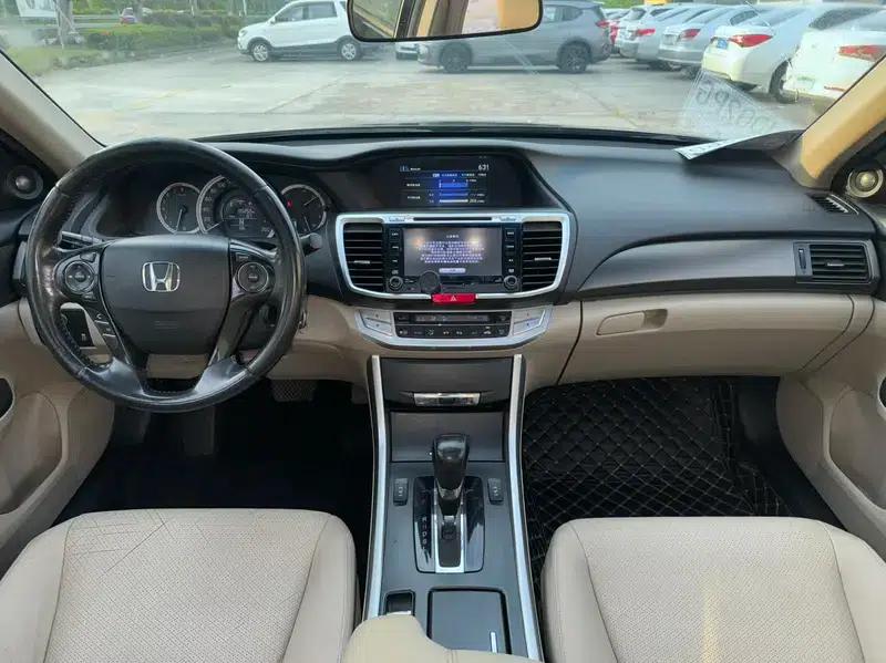 2014 Honda Accord 2.0L EXN Luxury Navigation Edition — миниатюра 8