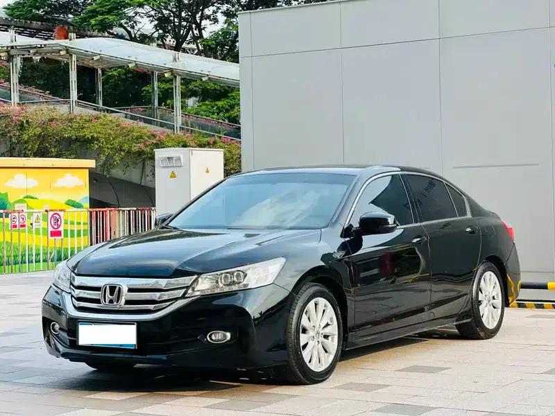 Accord 2016 2.4L EX New Year Limited Edition — миниатюра 1
