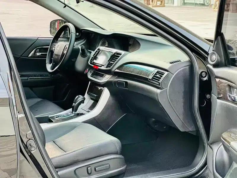 Accord 2016 2.4L EX New Year Limited Edition — миниатюра 12