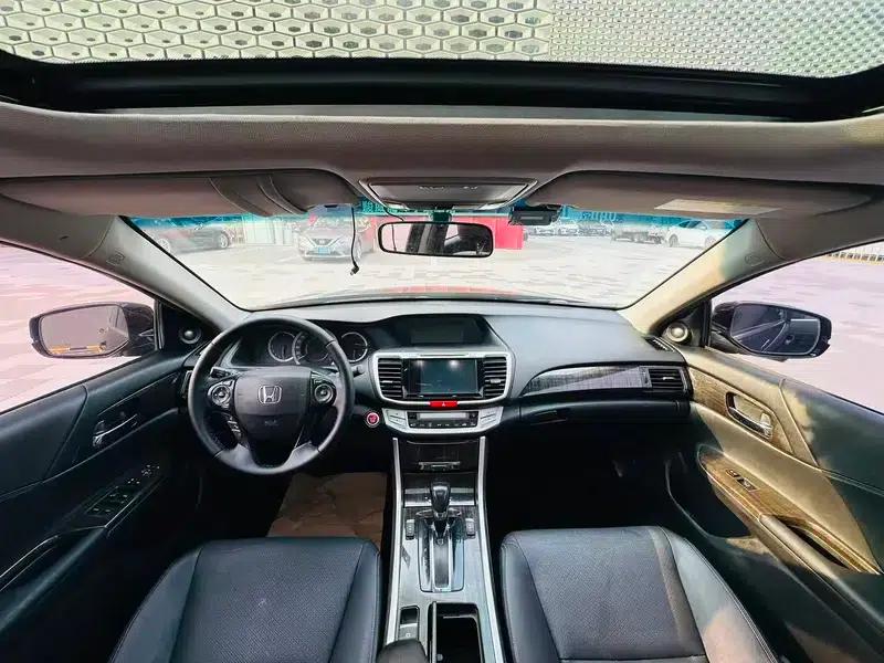 Accord 2016 2.4L EX New Year Limited Edition — миниатюра 13