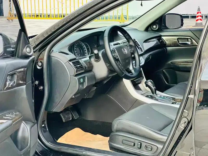 Accord 2016 2.4L EX New Year Limited Edition — миниатюра 16