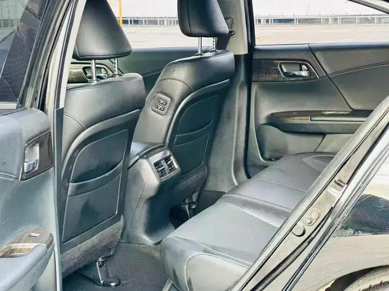 Accord 2016 2.4L EX New Year Limited Edition — миниатюра 17