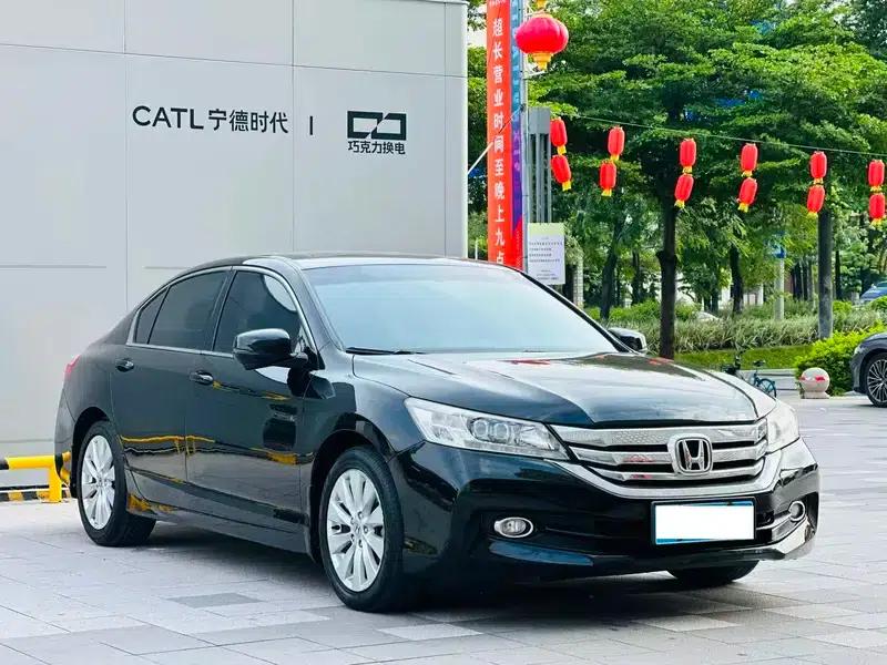 Accord 2016 2.4L EX New Year Limited Edition — миниатюра 3
