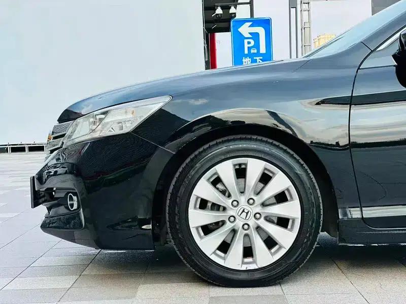 Accord 2016 2.4L EX New Year Limited Edition — миниатюра 4