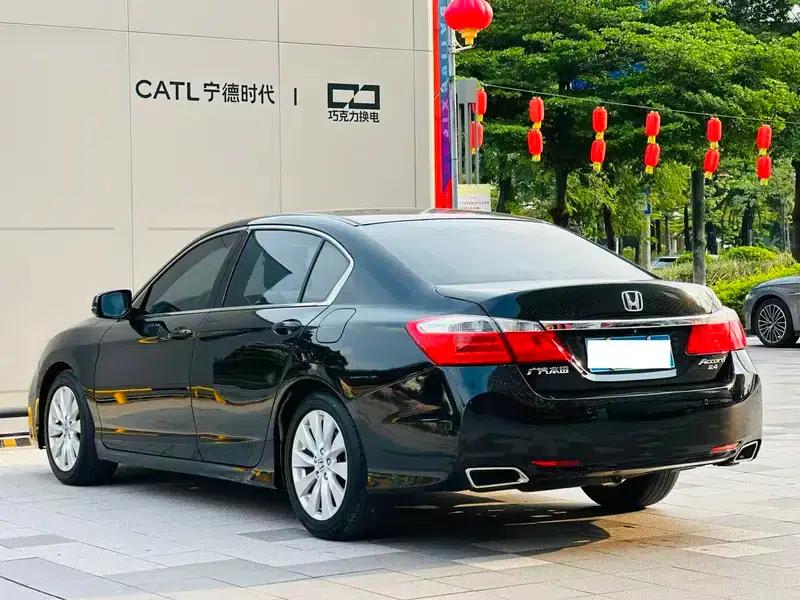 Accord 2016 2.4L EX New Year Limited Edition — миниатюра 5