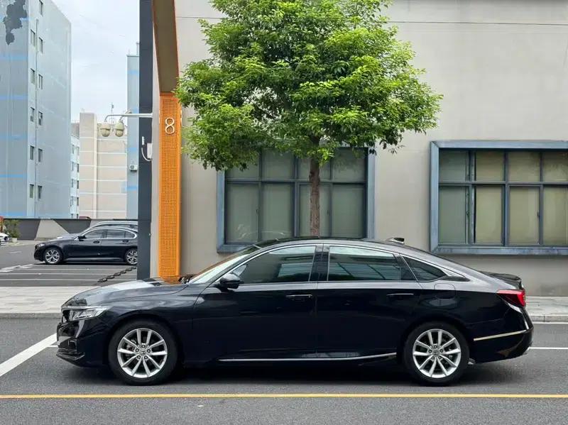 2022 Honda Accord 260TURBO Luxury Edition — миниатюра 4