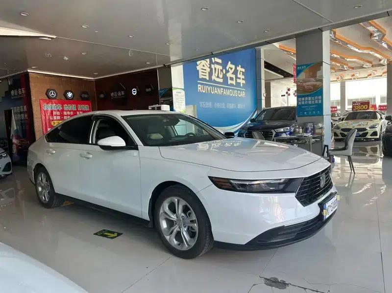 2024 Honda Accord 260TURBO Luxury Edition — миниатюра 3