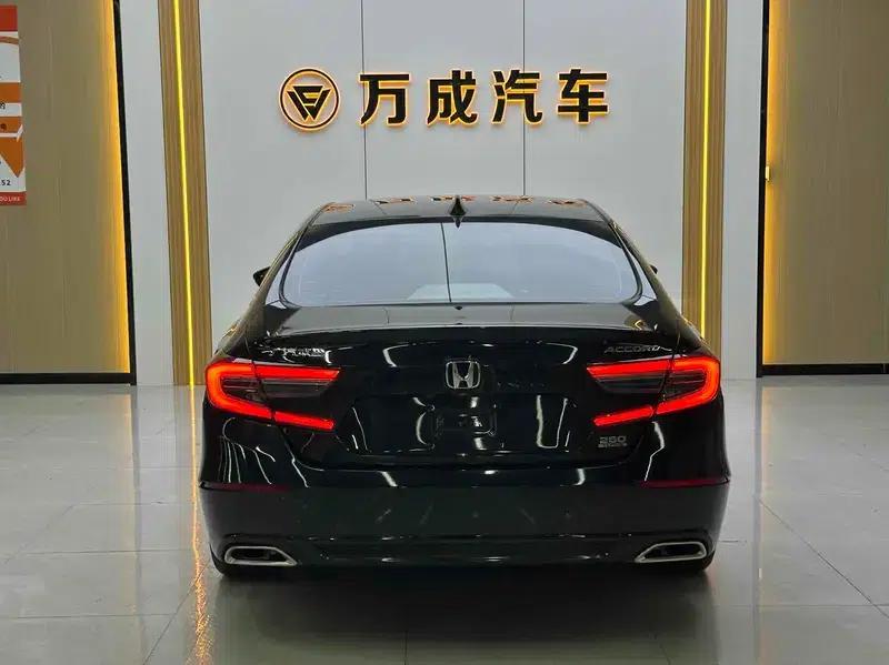 2022 Honda Accord 260TURBO Luxury Edition — миниатюра 5
