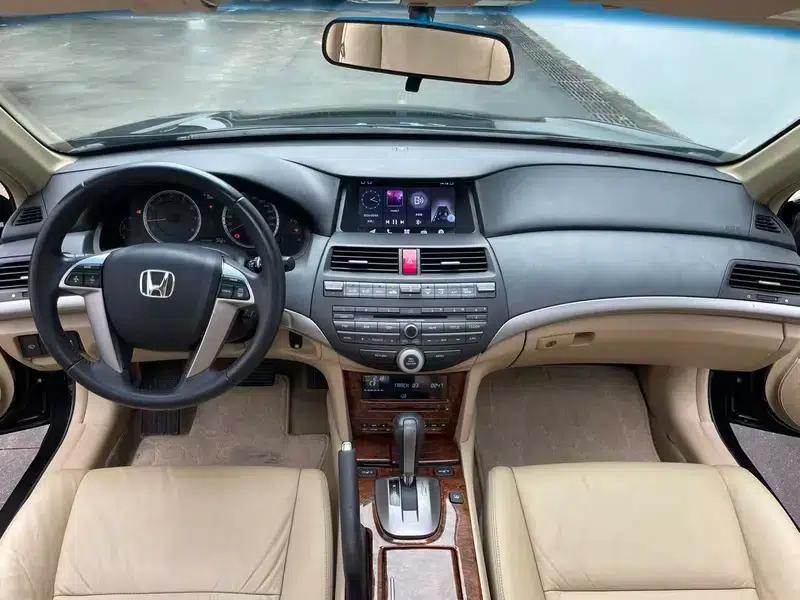 2011 Honda Accord 2.4L EXL Navi — миниатюра 10