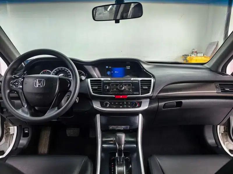 2015 Honda Accord 2.0L LX Comfort Edition — миниатюра 11