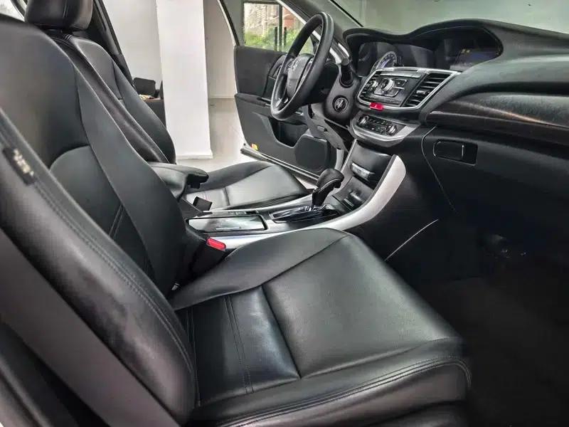 2015 Honda Accord 2.0L LX Comfort Edition — миниатюра 14