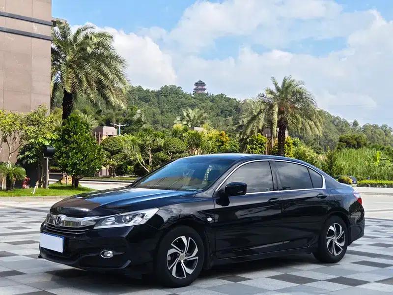 2016 Honda Accord 2.0L Comfort Edition — миниатюра 1