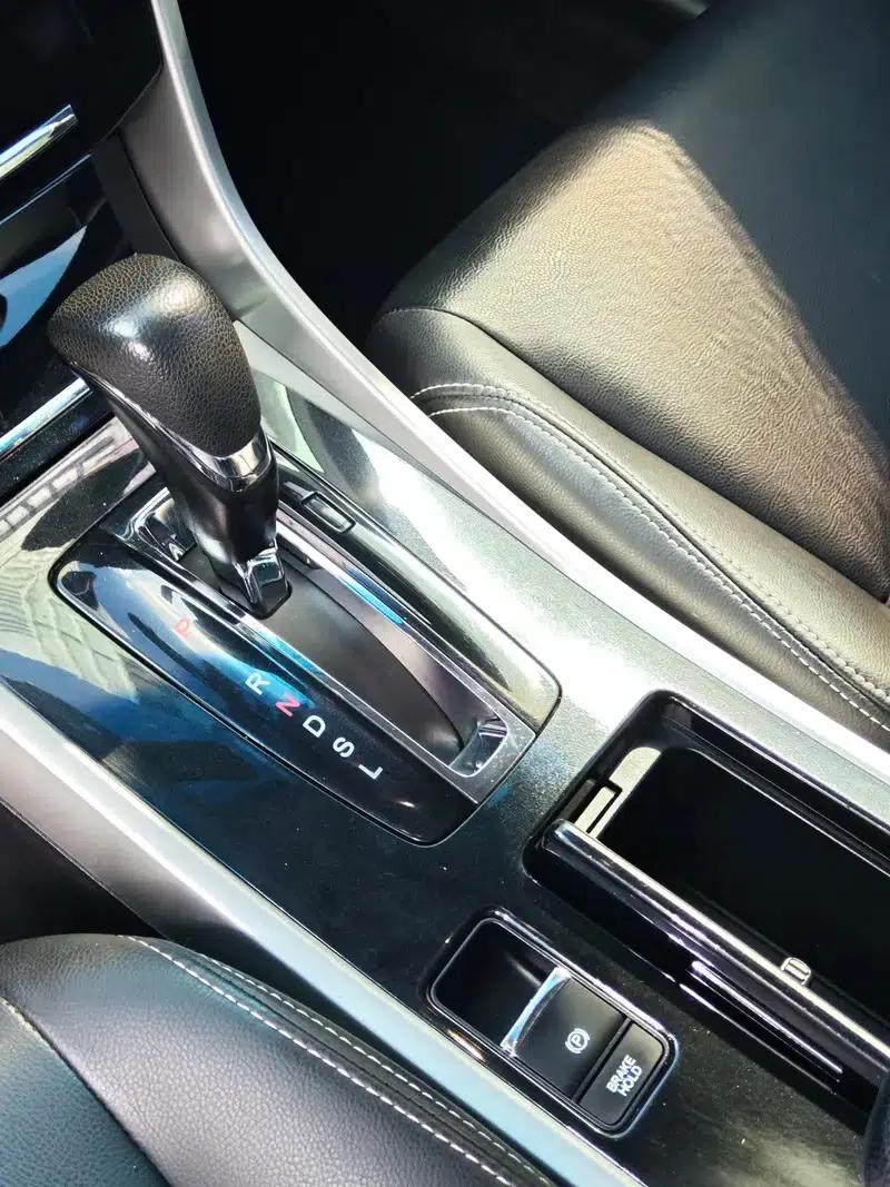2016 Honda Accord 2.0L Comfort Edition — миниатюра 11