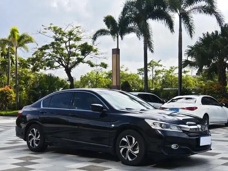 2016 Honda Accord 2.0L Comfort Edition — миниатюра 3