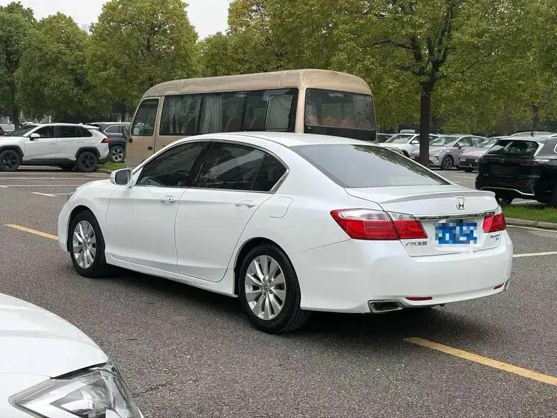 2014 Honda Accord 2.4L EX Luxury Edition — миниатюра 3