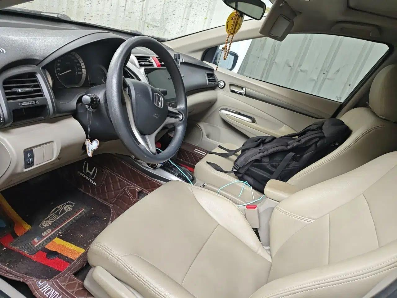 Honda City Classic 2012 1.5L Automatic Elite Edition — миниатюра 15