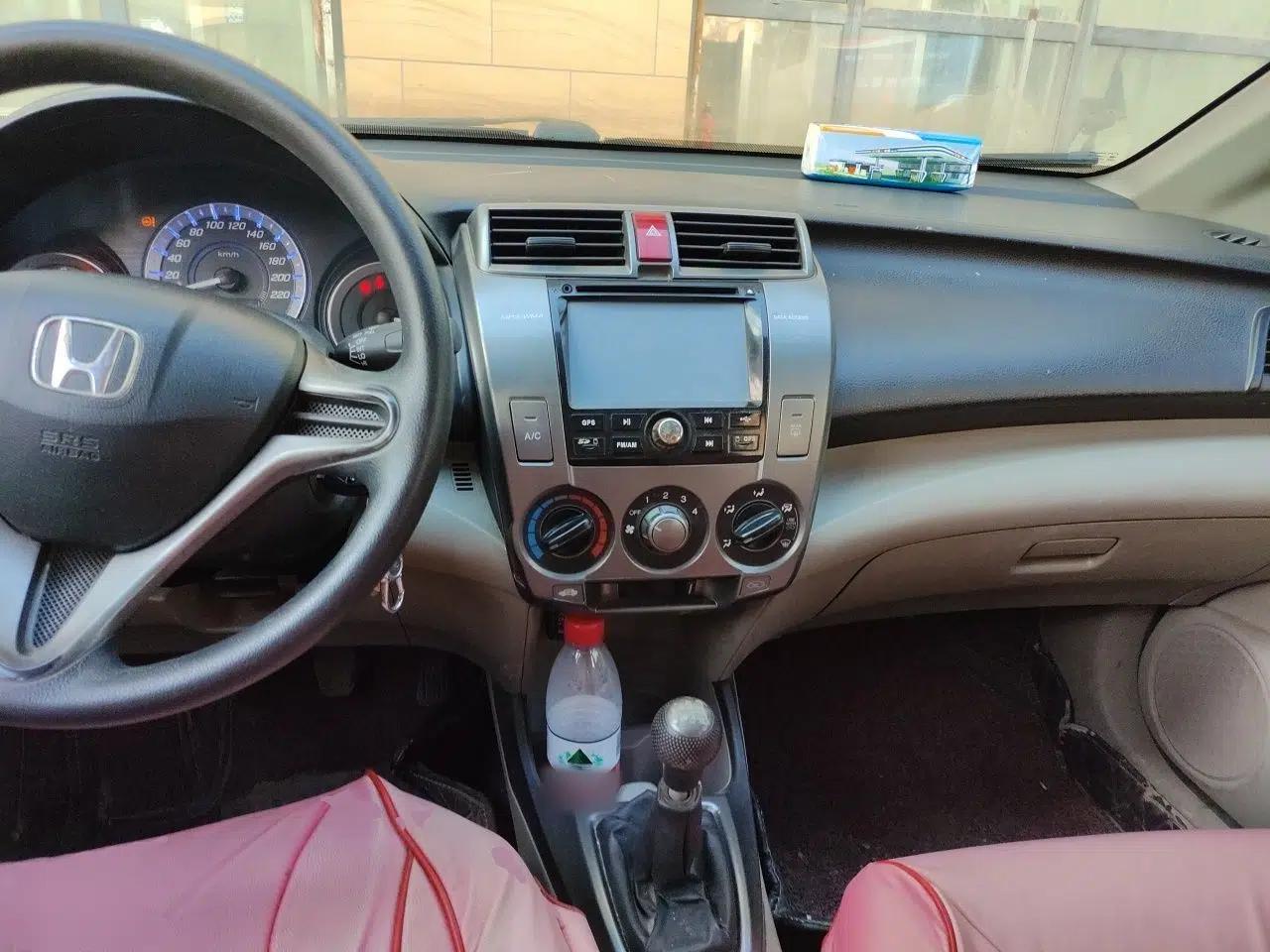 Honda City Classic 2008 1.5L manual comfort version — миниатюра 9