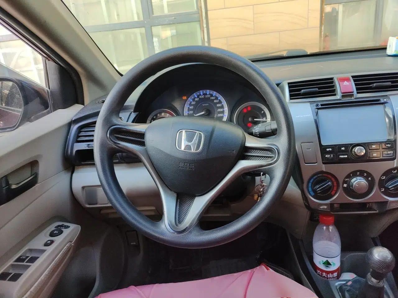 Honda City Classic 2008 1.5L manual comfort version — миниатюра 10