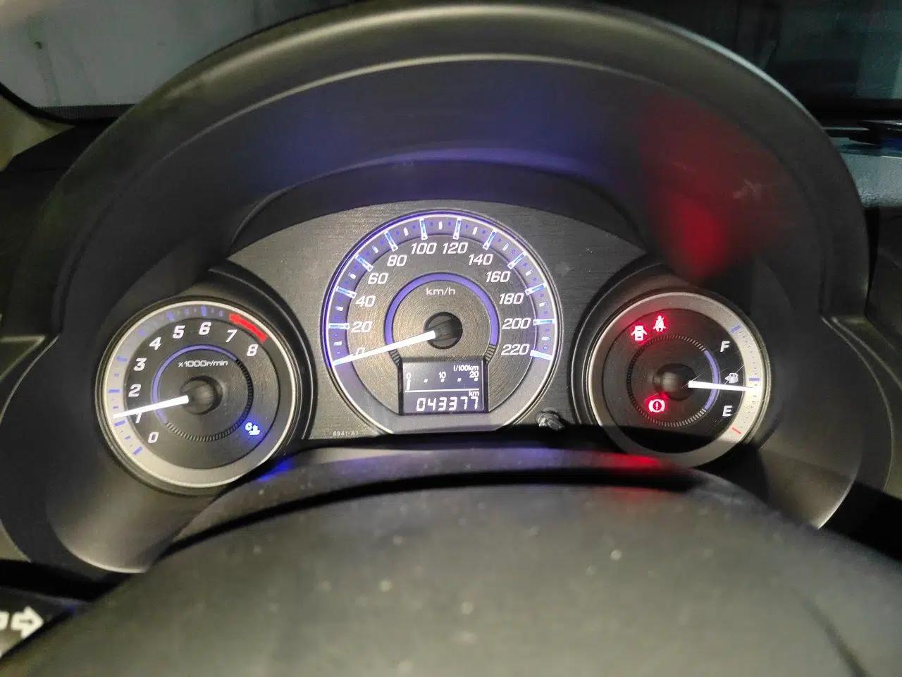 Honda City Classic 2012 1.5L manual Comfort version — миниатюра 11