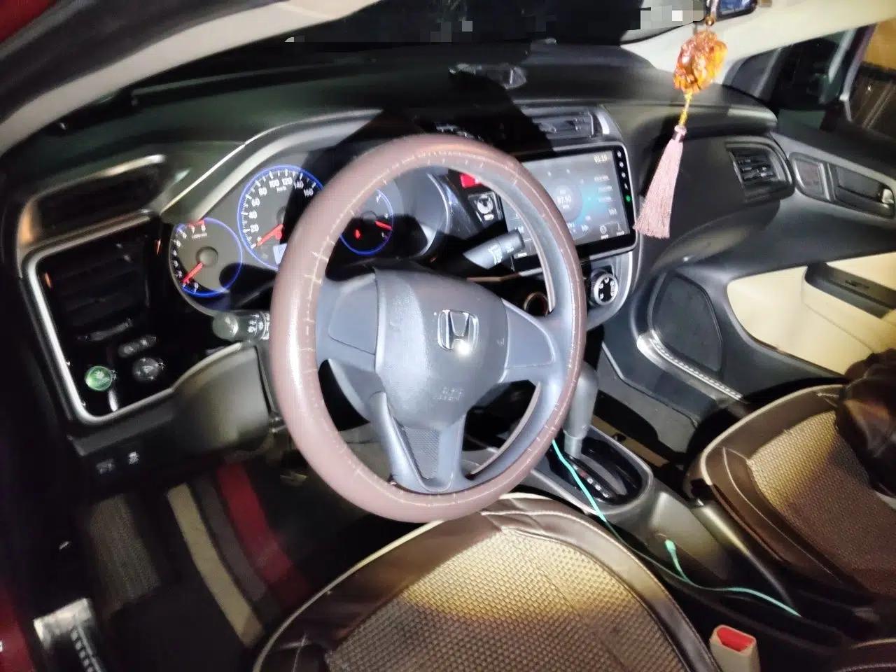 Honda City 2015 1.5L CVT Luxury Edition — миниатюра 10